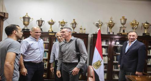 كارتيرون يقود أول مران للأهلي.. ويعقد جلسة مع اللاعبين